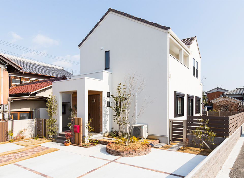 色使いが可愛いカリフォルニアスタイルの家 姫路で新築一戸建て 注文住宅なら工務店 アレッタ